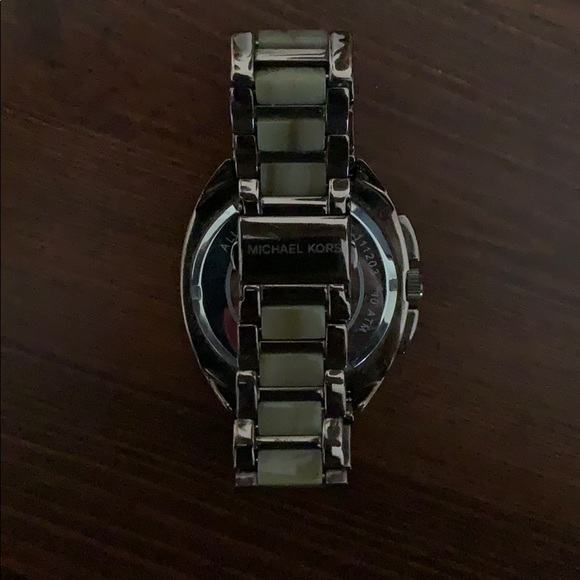 Michael Kors tortoise shell watch - Picture 3 of 3